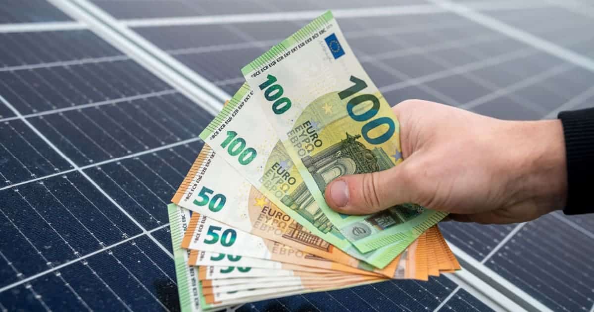 Combien rapporte 100m2 de panneaux solaires