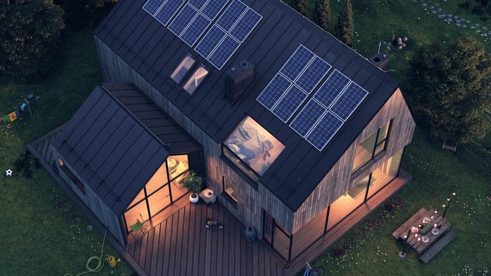 panneau solaire sur maison la nuit qui fonctionne